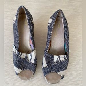 Toms wedged espadrilles with a peep toe!